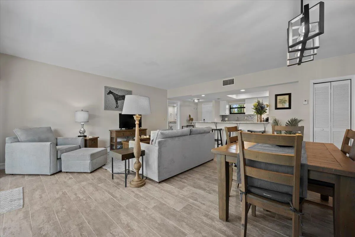 11863 Wimbledon Circle, #429