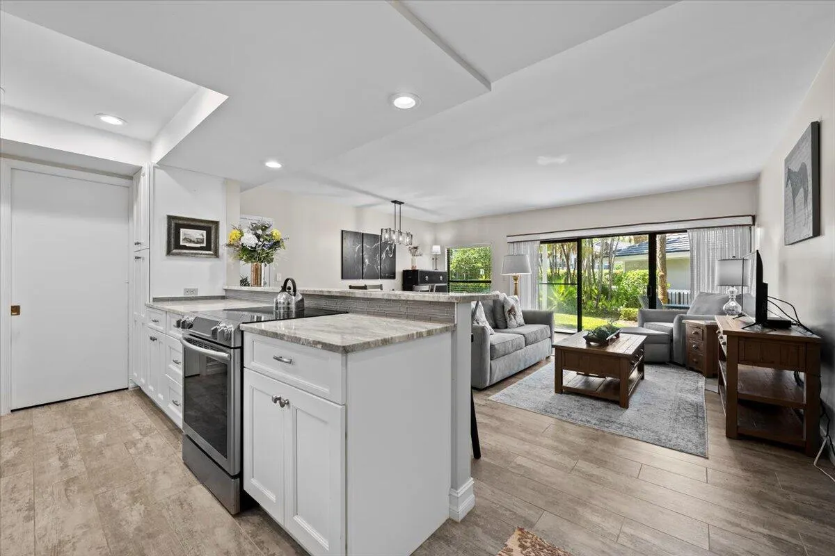 11863 Wimbledon Circle, #429