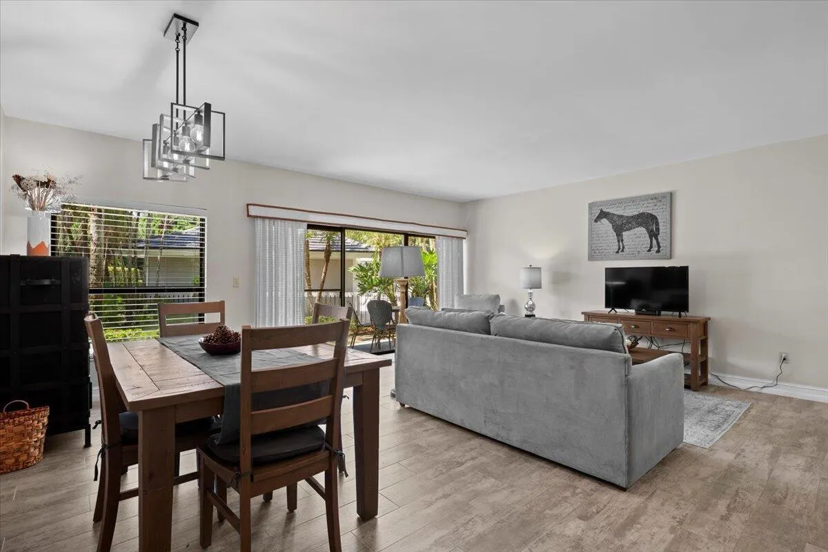 11863 Wimbledon Circle, #429