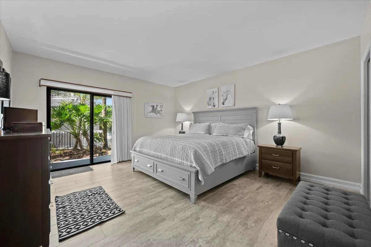 11863 Wimbledon Circle, #429