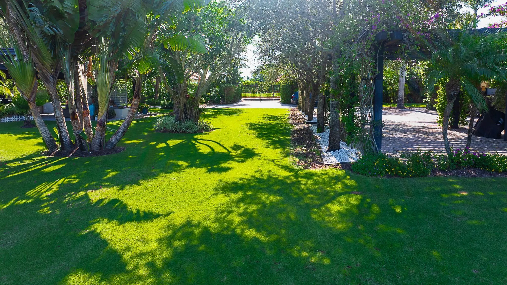 5420 Las Palmas Avenue