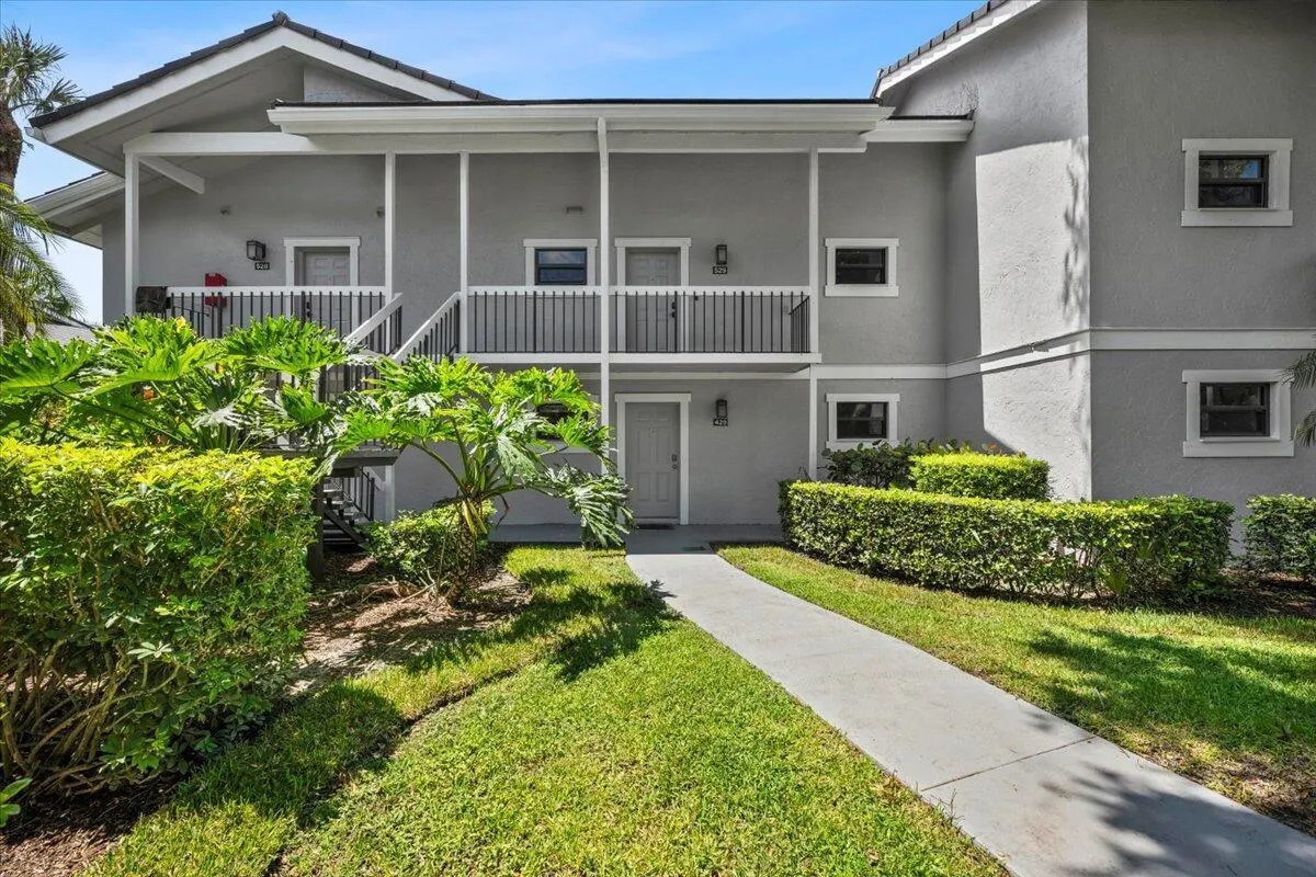 11863 Wimbledon Circle, #428