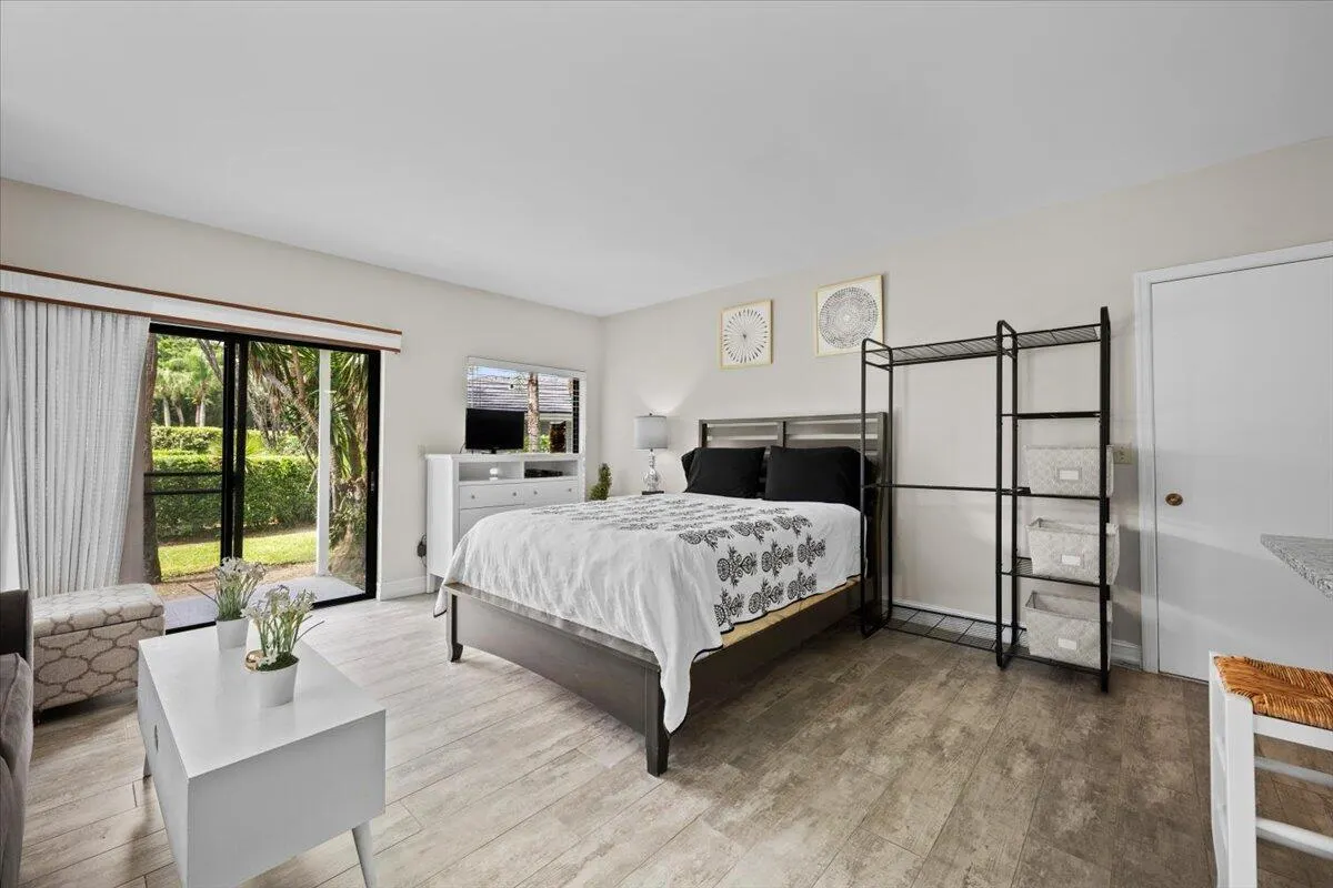 11863 Wimbledon Circle, #428