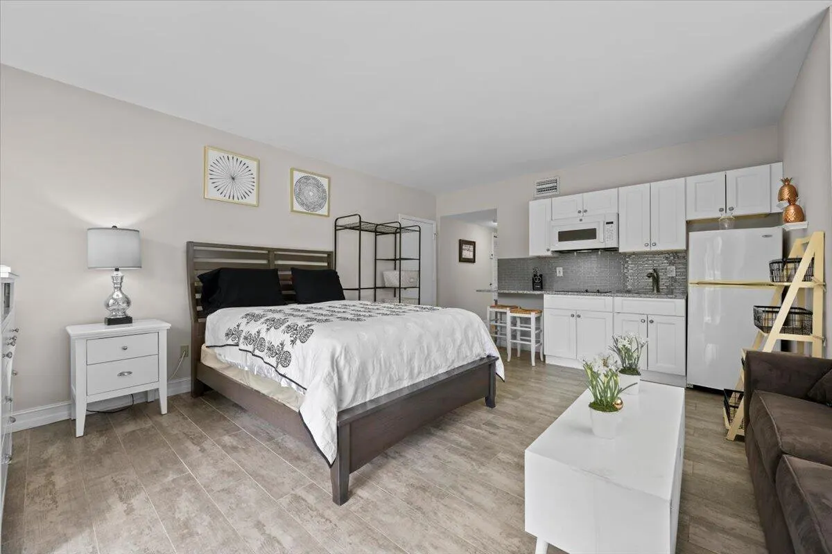 11863 Wimbledon Circle, #428