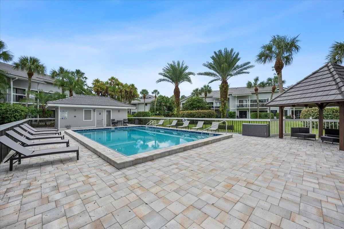 11863 Wimbledon Circle, #428