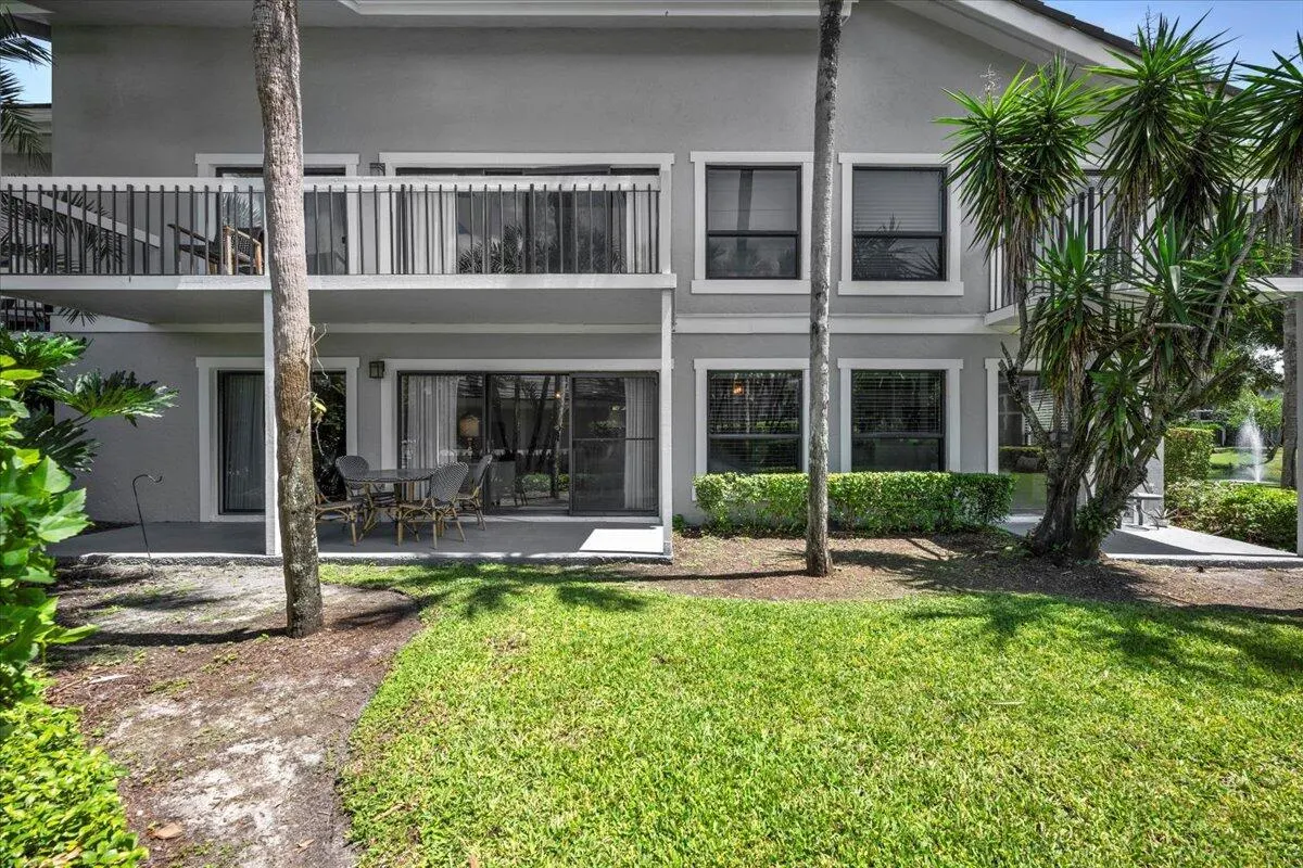 11863 Wimbledon Circle, #428