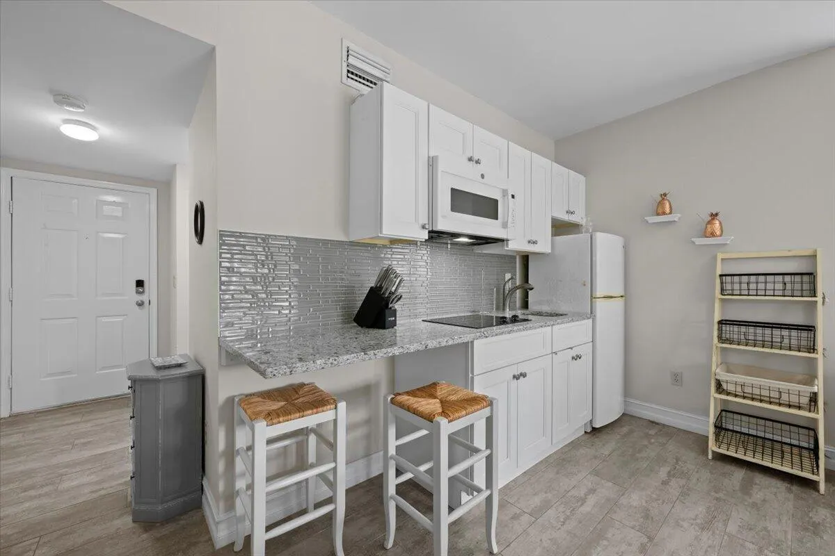 11863 Wimbledon Circle, #428