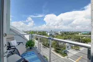 185 NE 4th Avenue, #301