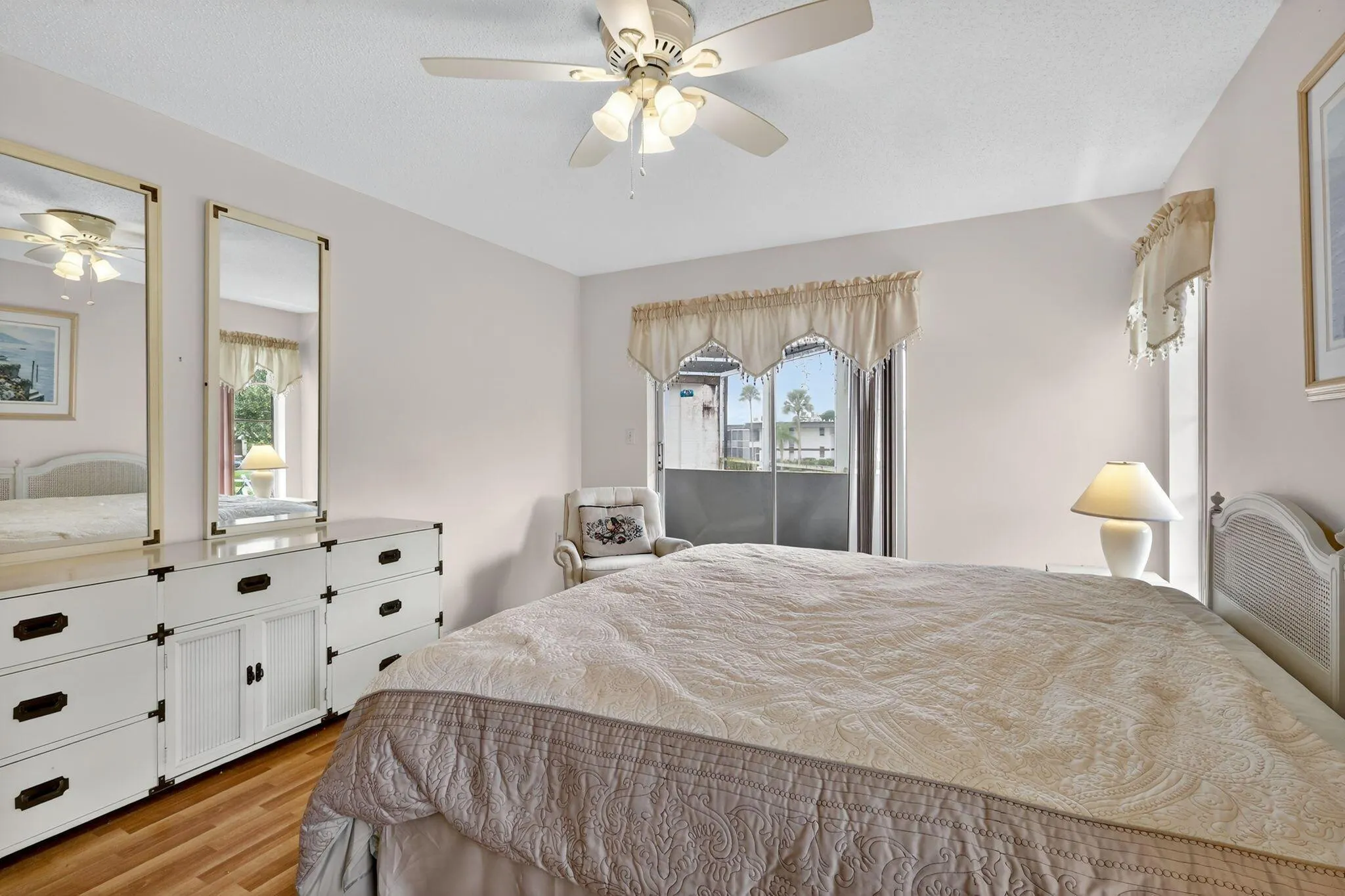 6 Greenway Village N, #210