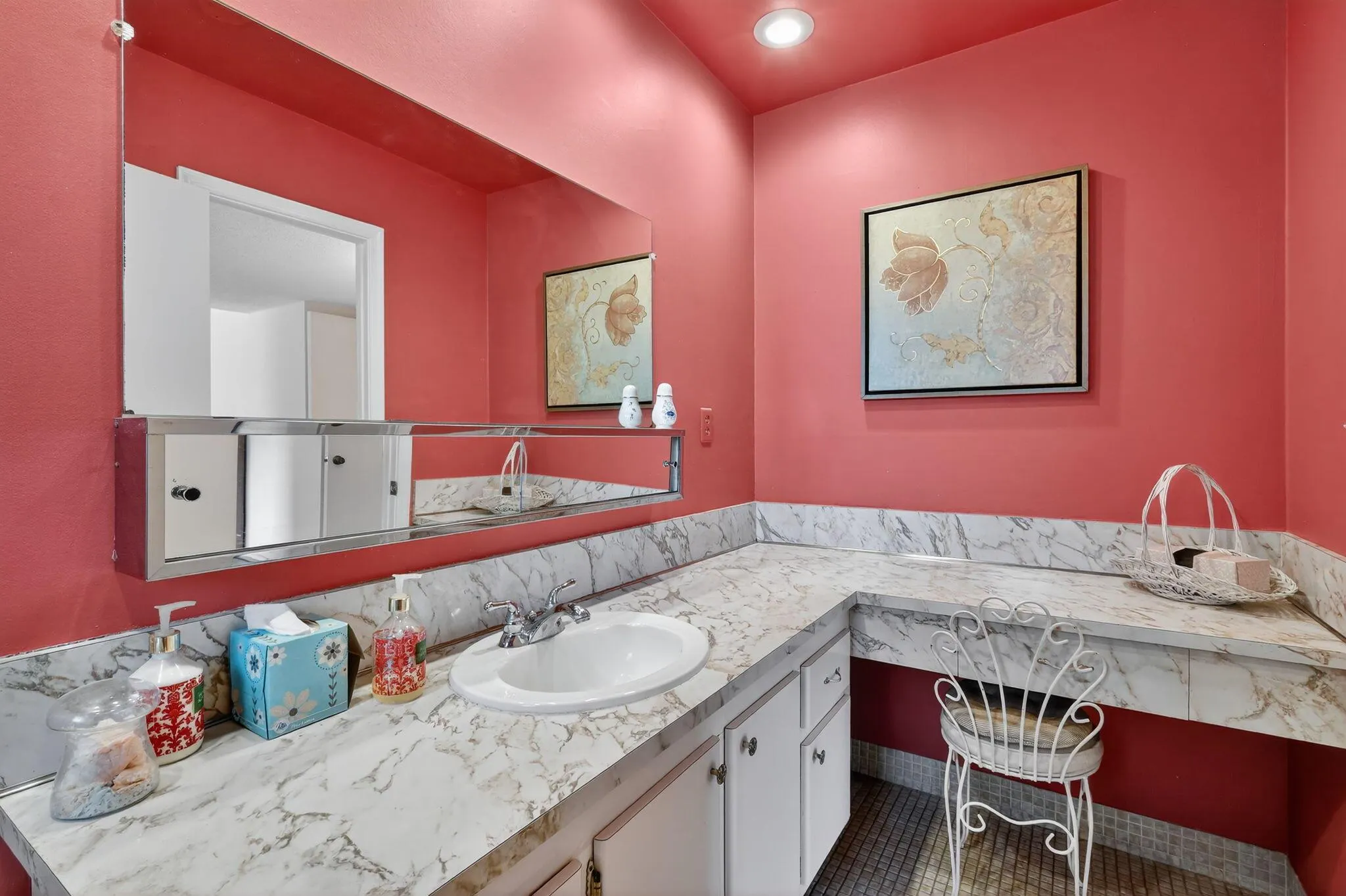 6 Greenway Village N, #210