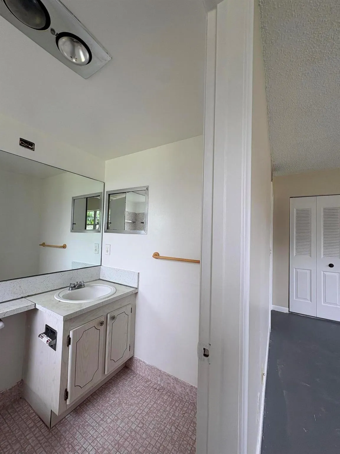 213 Chatham K