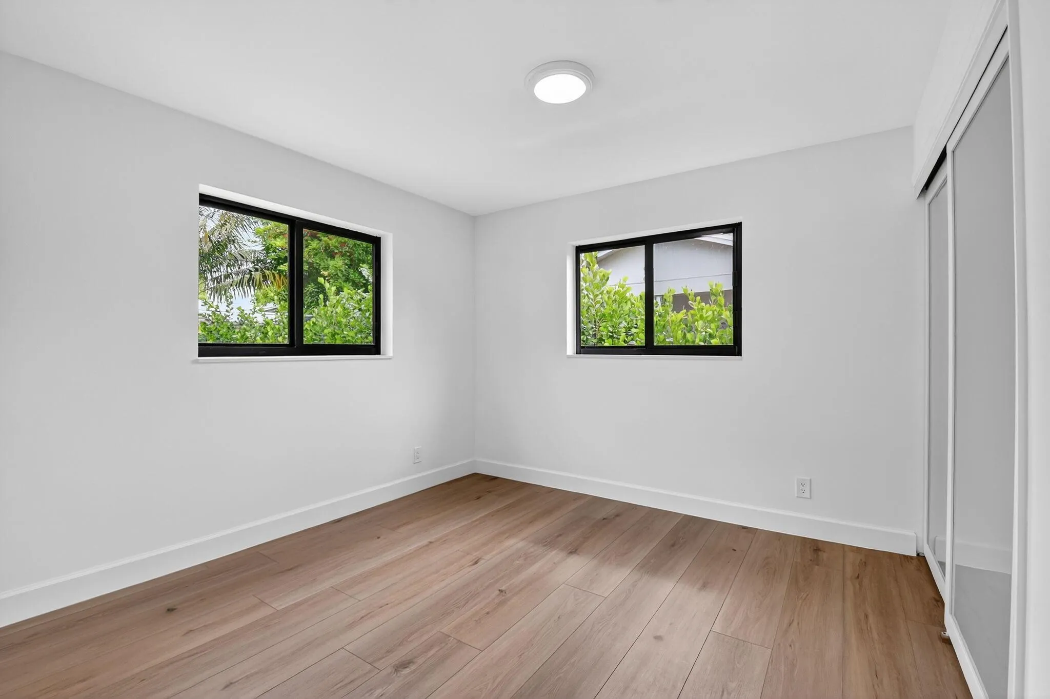 143 SE 27th Way