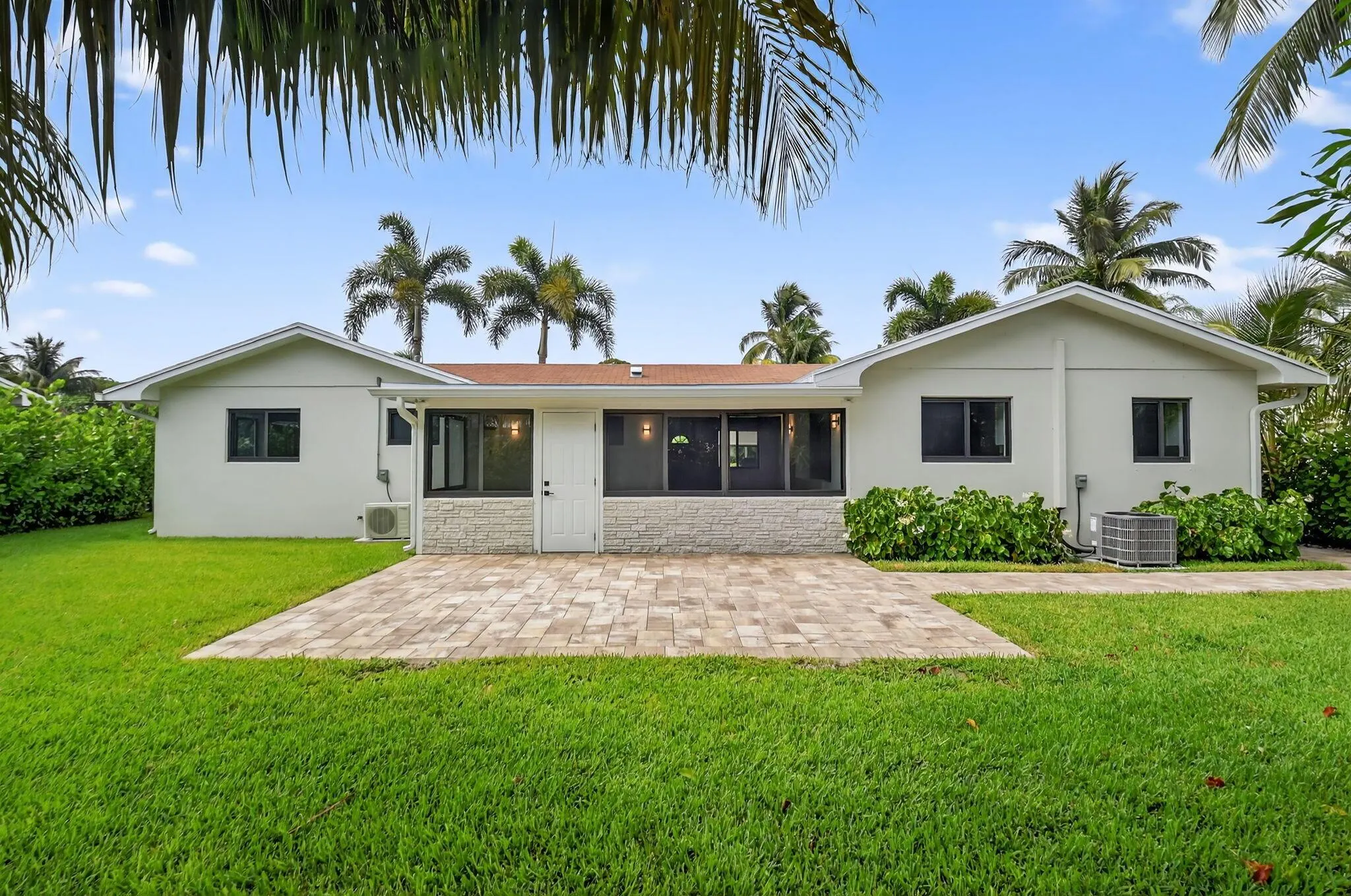 143 SE 27th Way