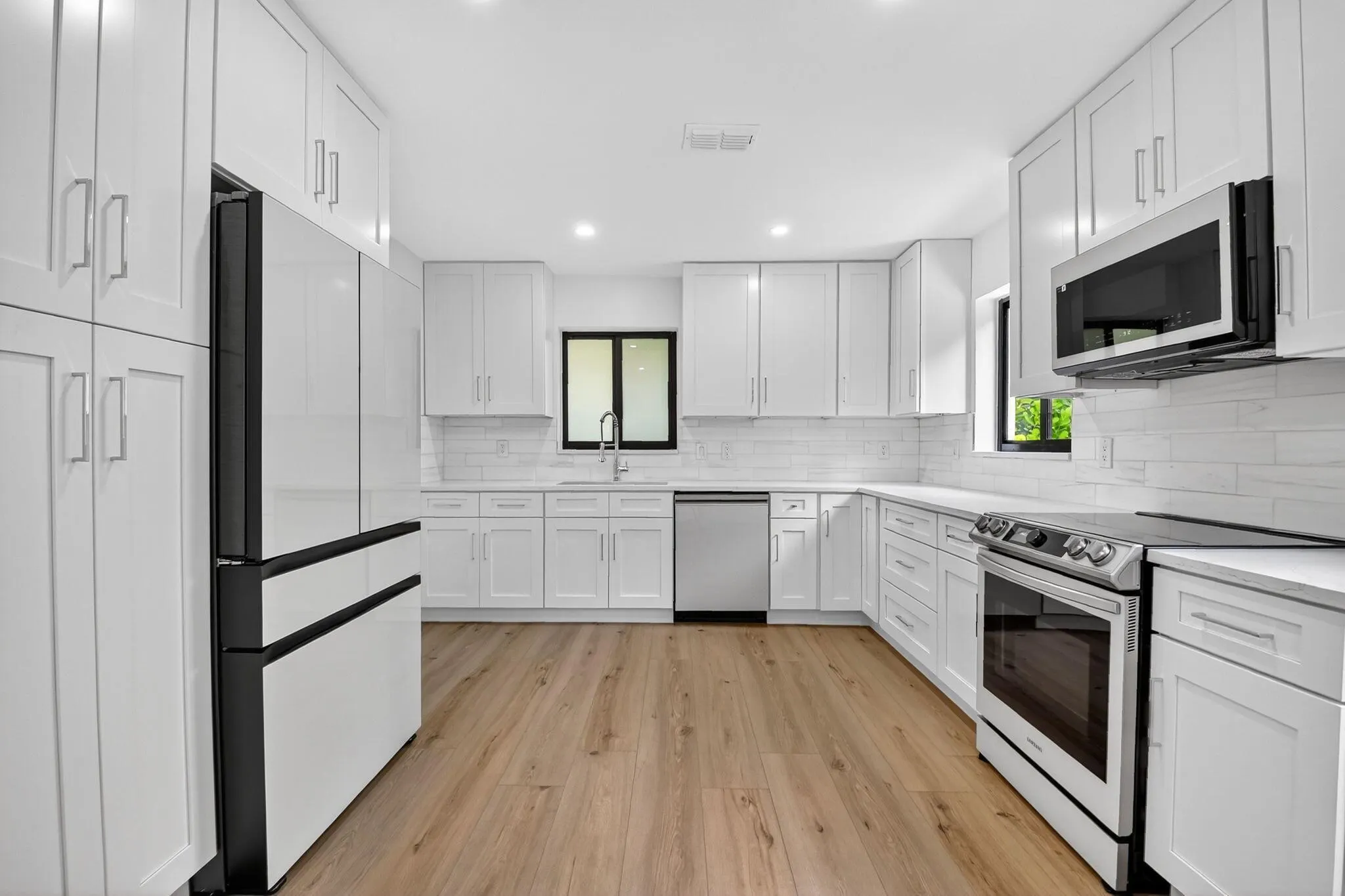 143 SE 27th Way