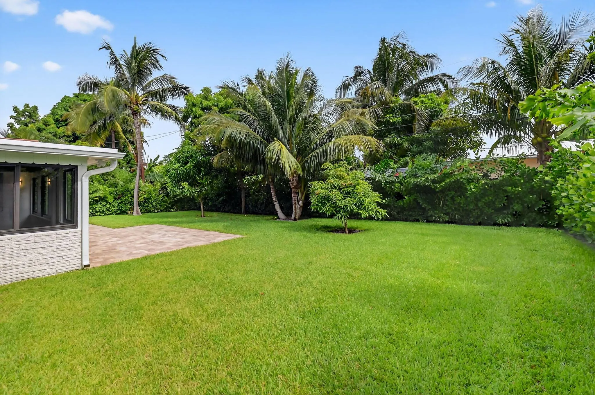 143 SE 27th Way