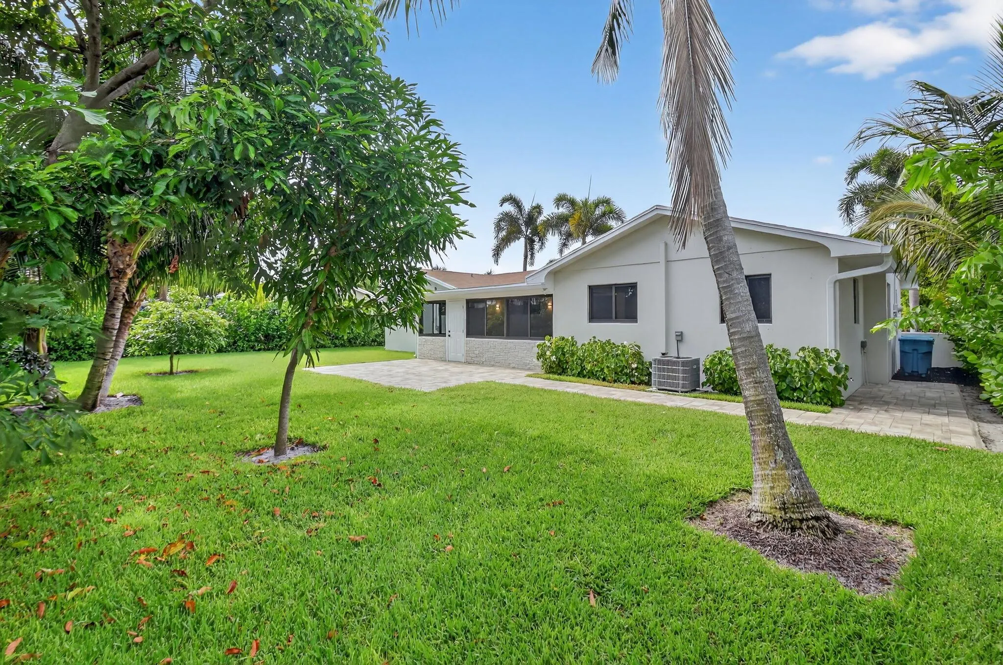 143 SE 27th Way
