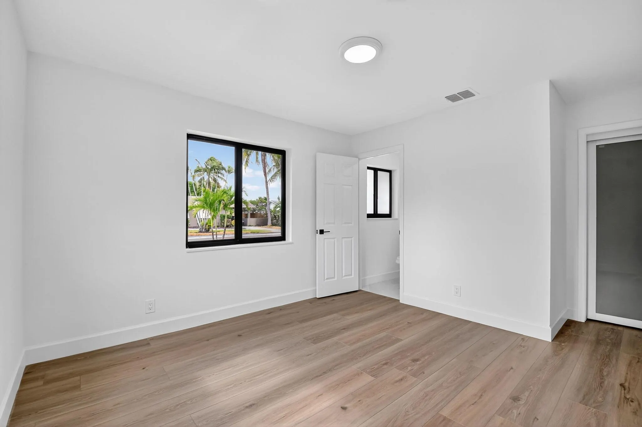 143 SE 27th Way