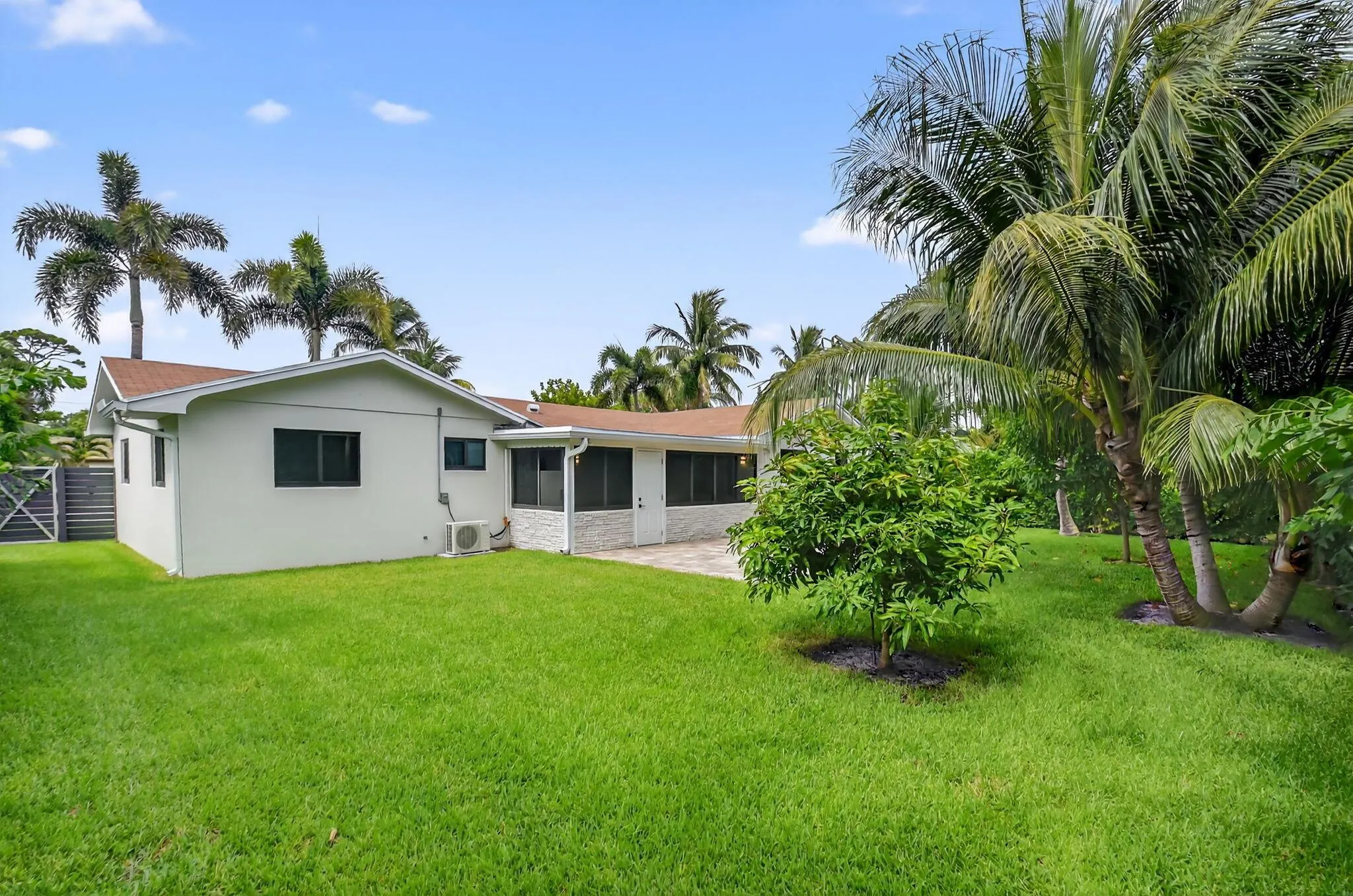 143 SE 27th Way
