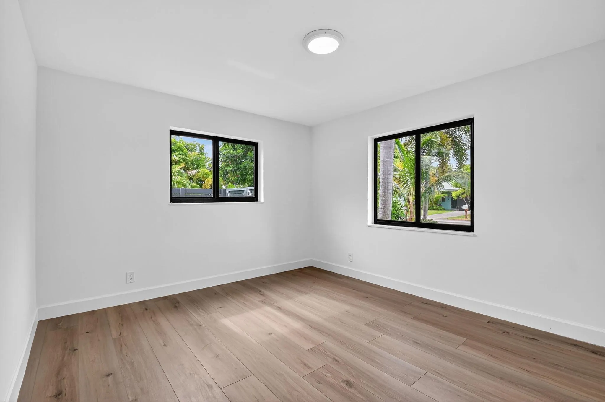 143 SE 27th Way