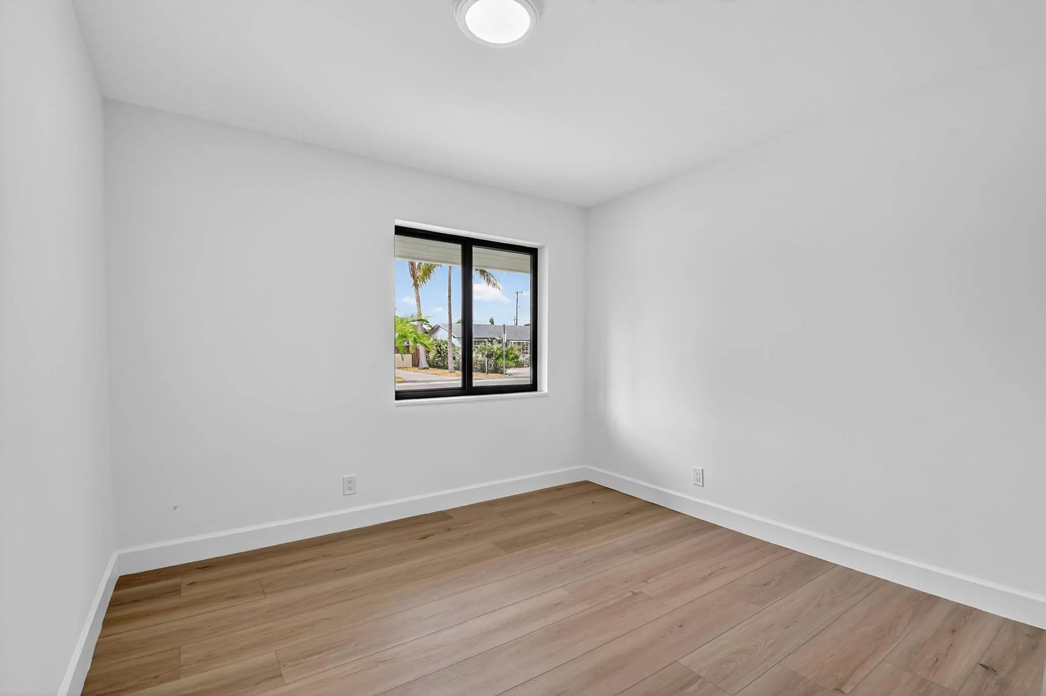 143 SE 27th Way