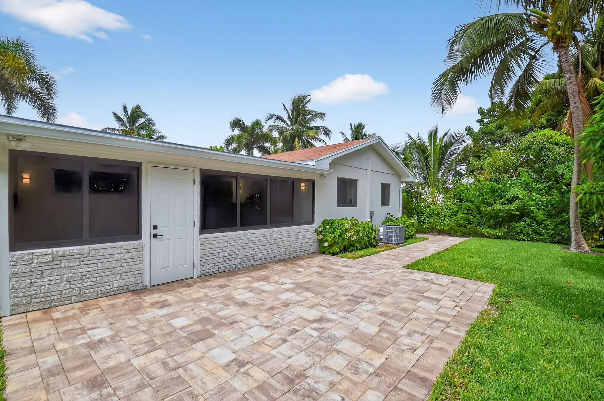 143 SE 27th Way