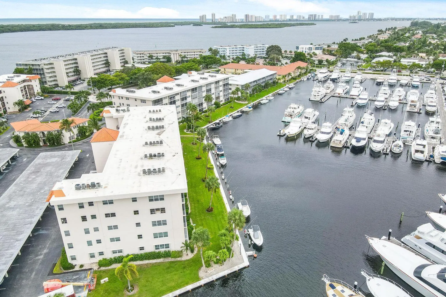 21 Yacht Club Drive, #507