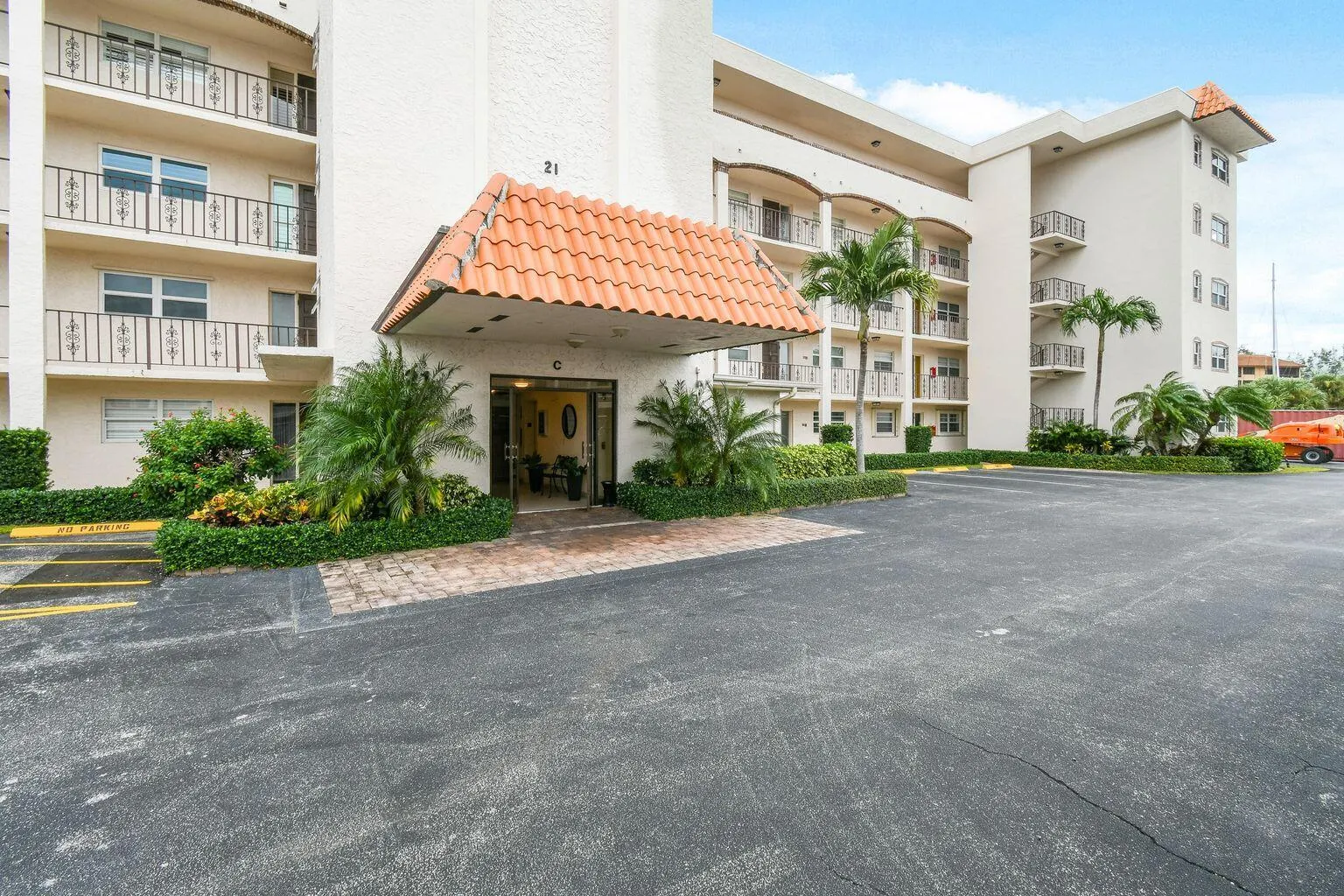 21 Yacht Club Drive, #507