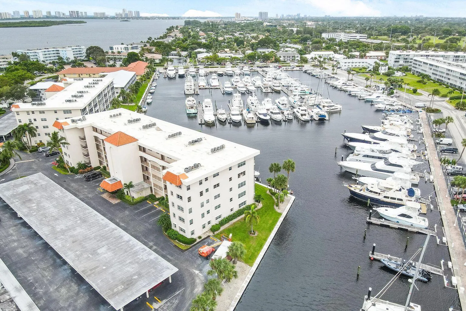 21 Yacht Club Drive, #507