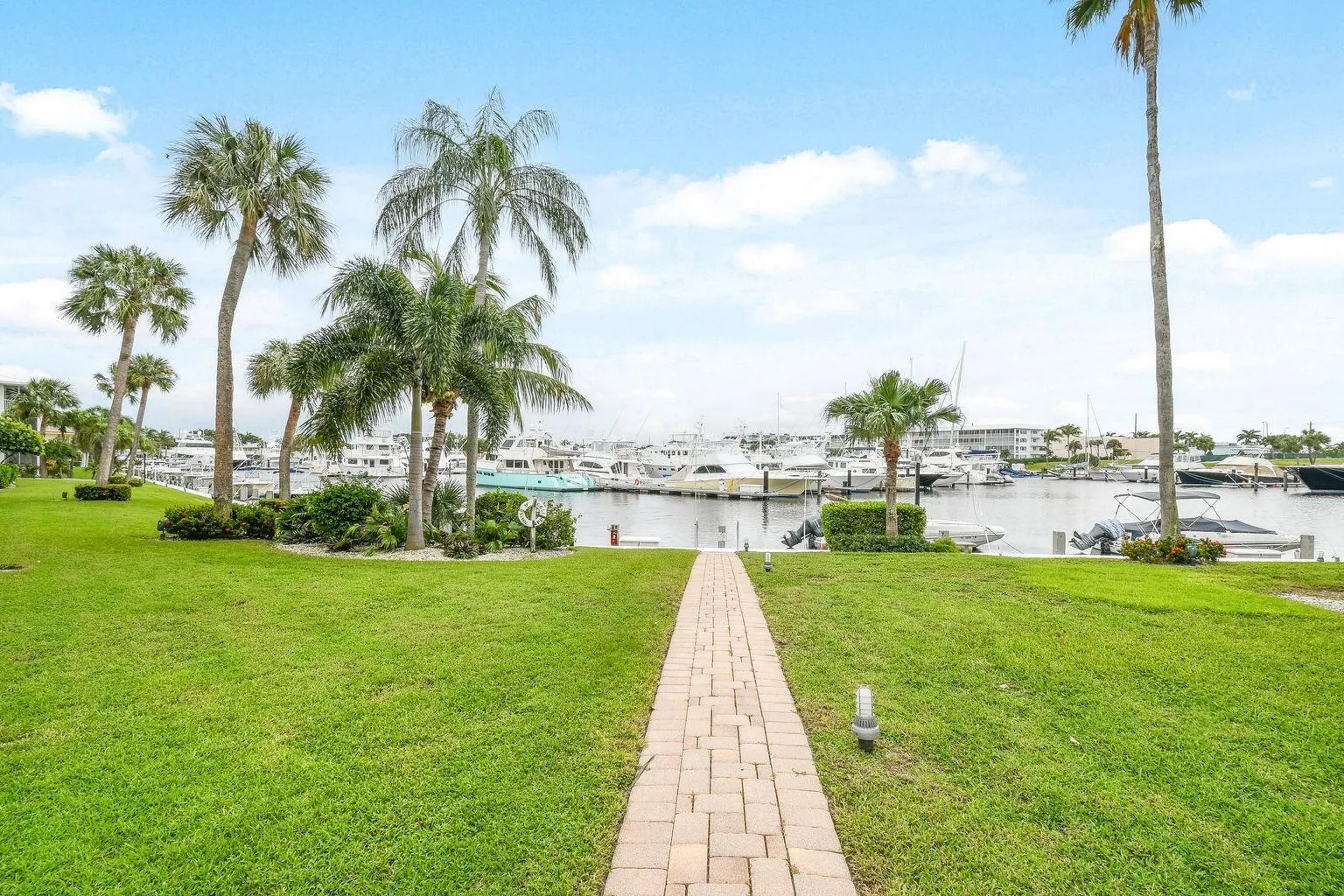 21 Yacht Club Drive, #507