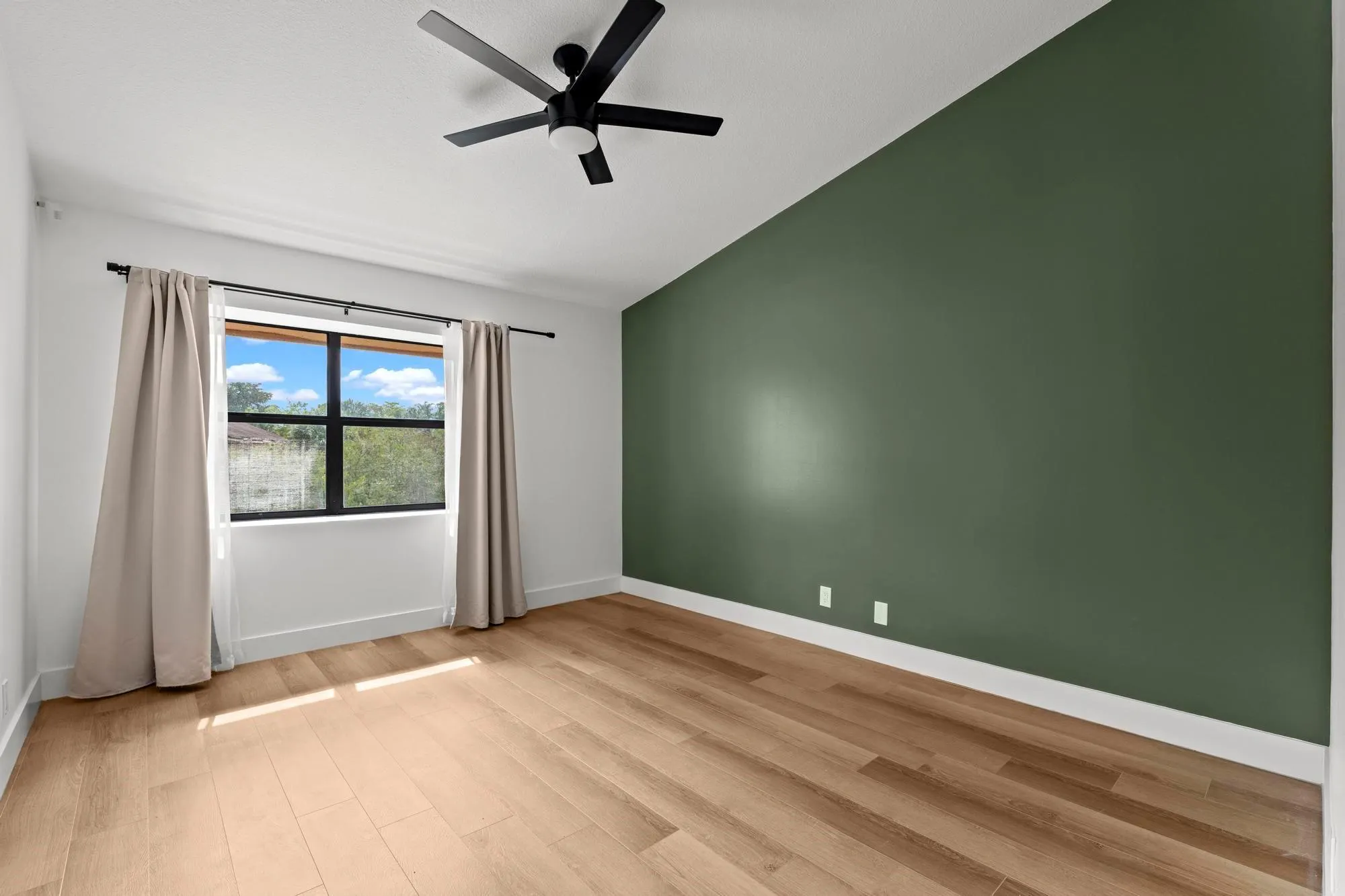 3783 Carambola Circle N, #2811