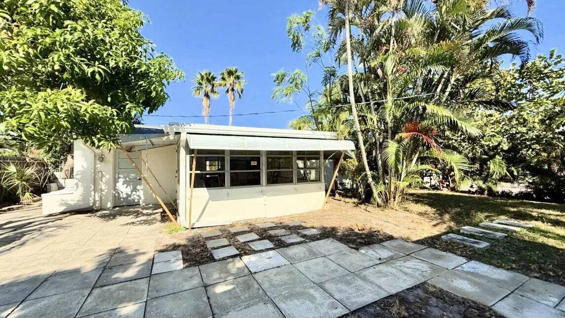 802 Lytle Street, #Main