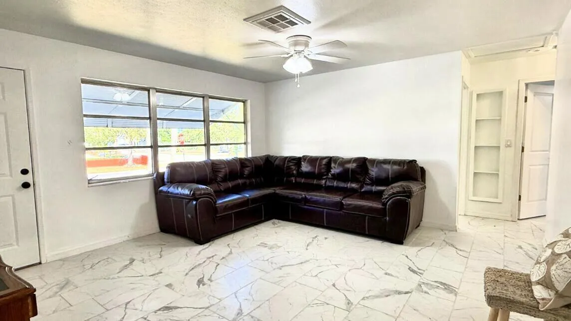 802 Lytle Street, #Main