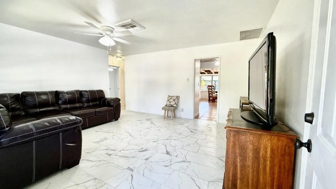 802 Lytle Street, #Main