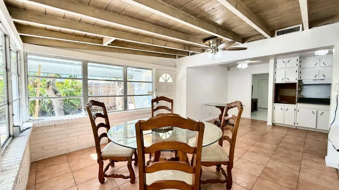802 Lytle Street, #Main