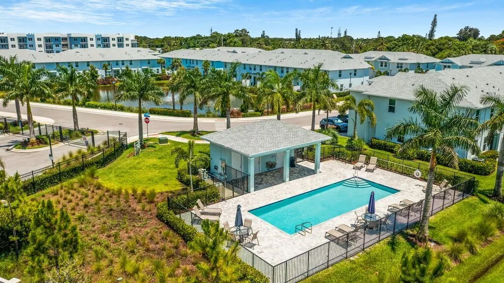 373 SE Sea Hunt Way