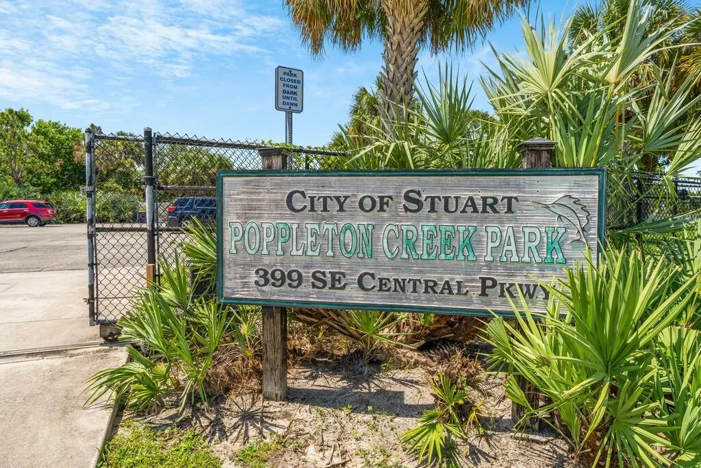 373 SE Sea Hunt Way