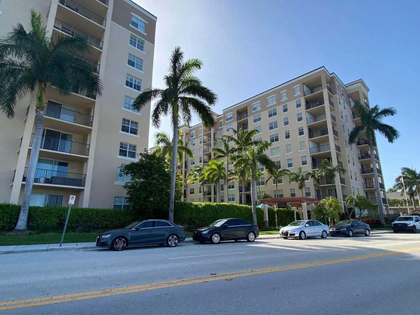 1801 N Flagler Drive, #727