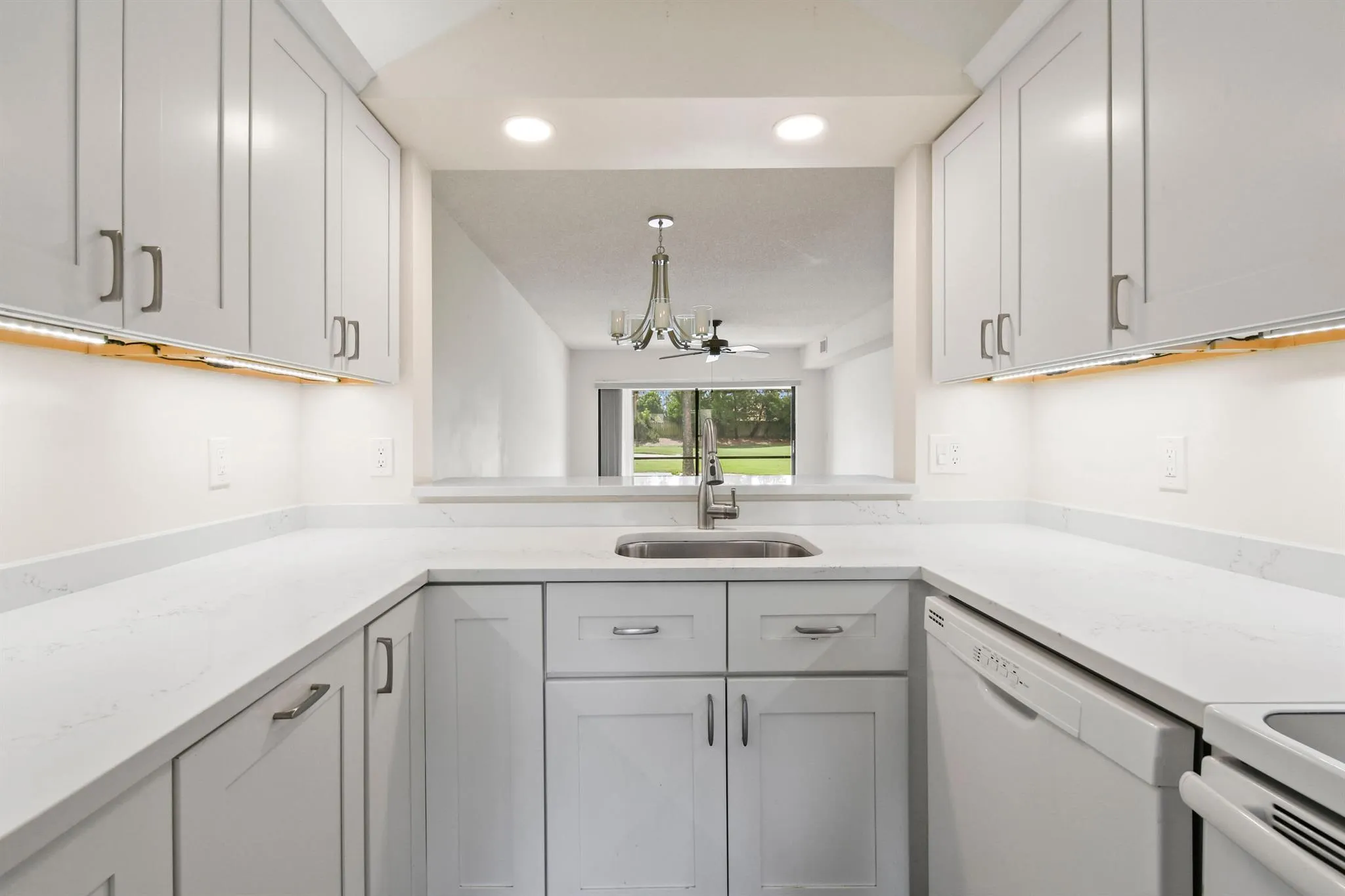 1001 Pinecrest Circle, #B