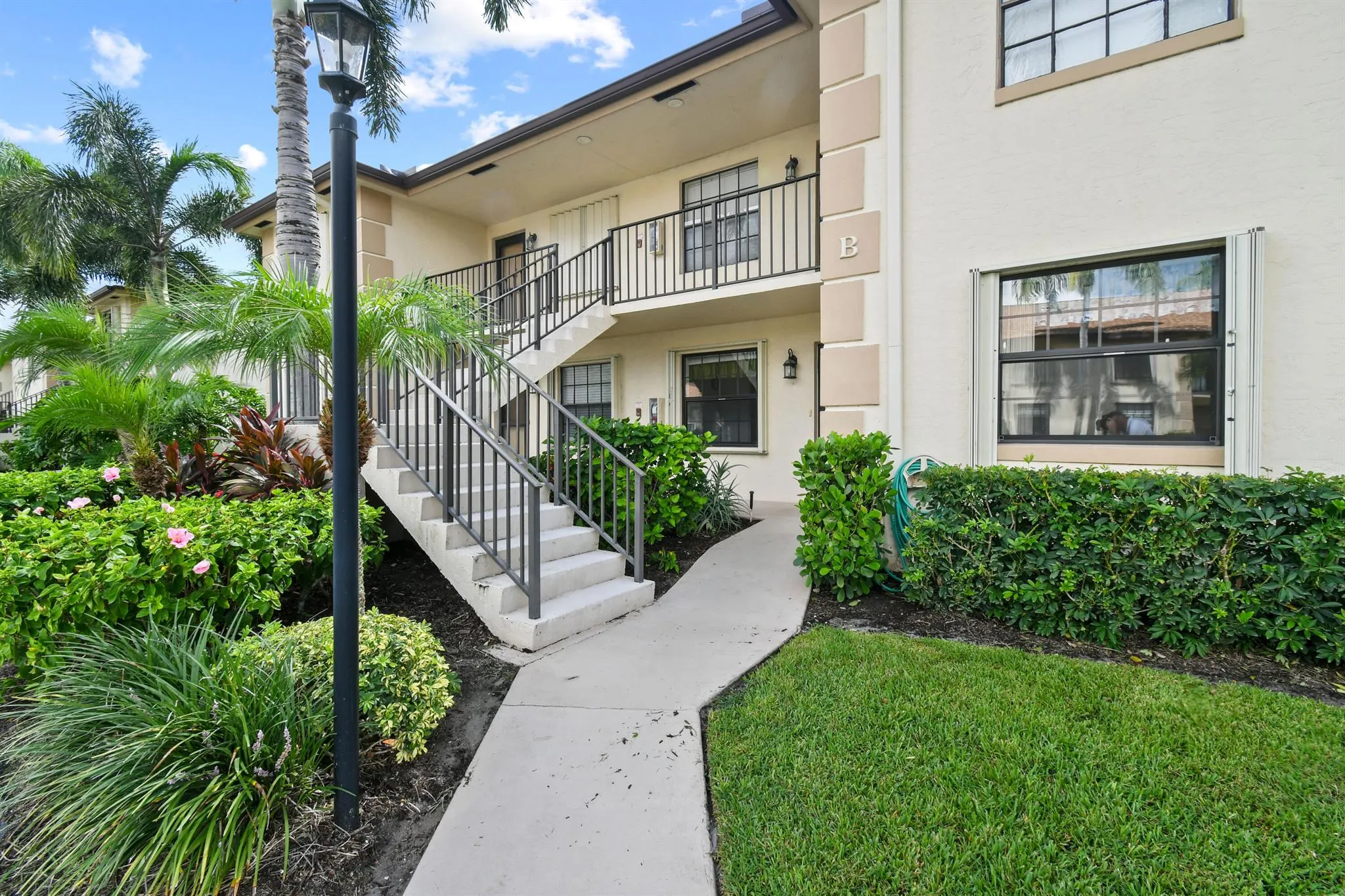 1001 Pinecrest Circle, #B