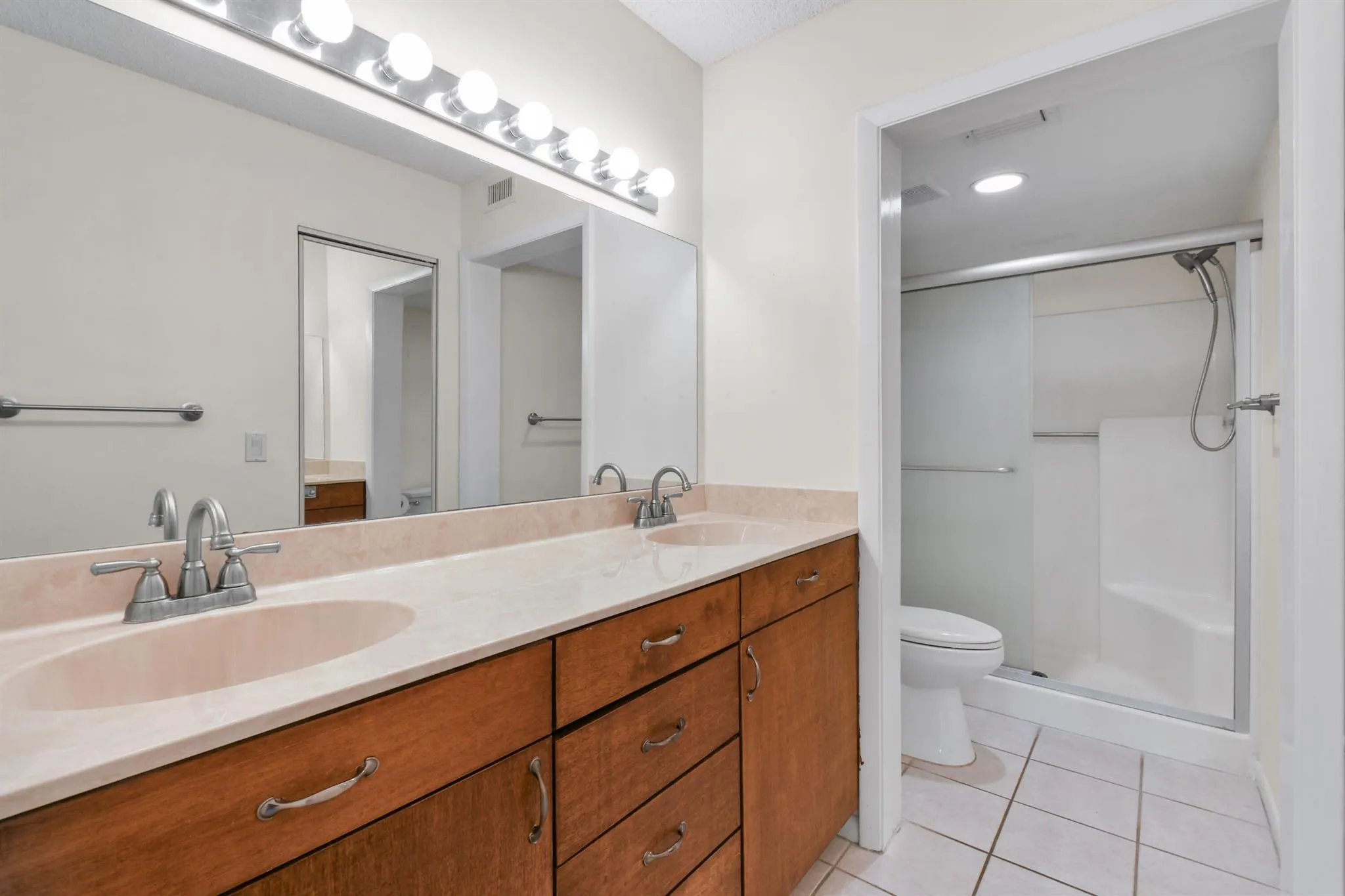 1001 Pinecrest Circle, #B