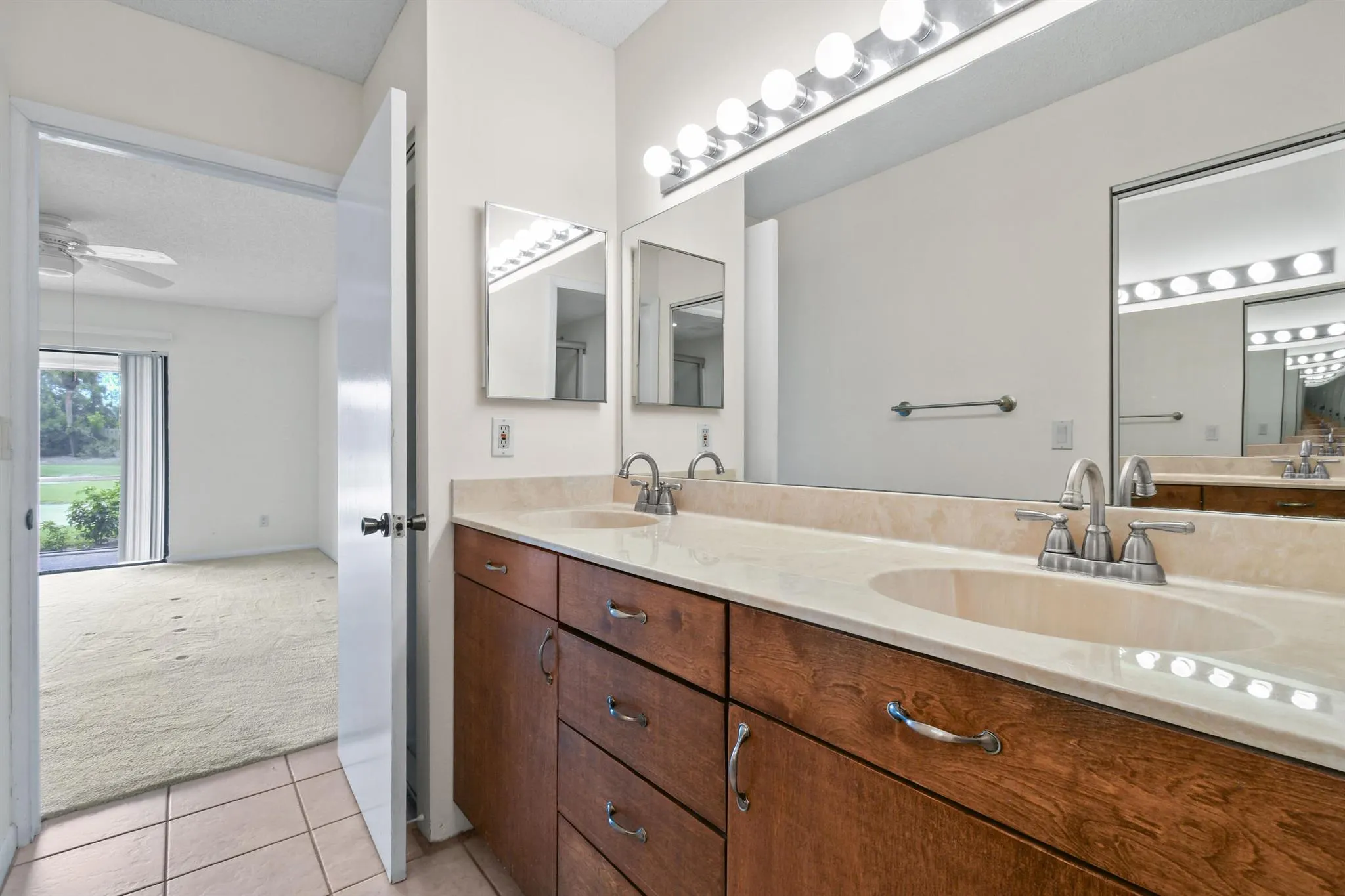 1001 Pinecrest Circle, #B