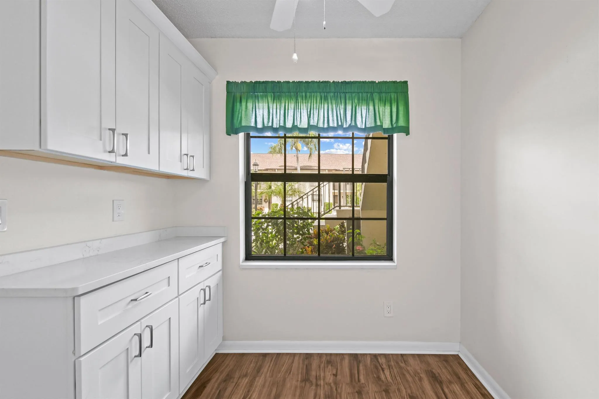 1001 Pinecrest Circle, #B