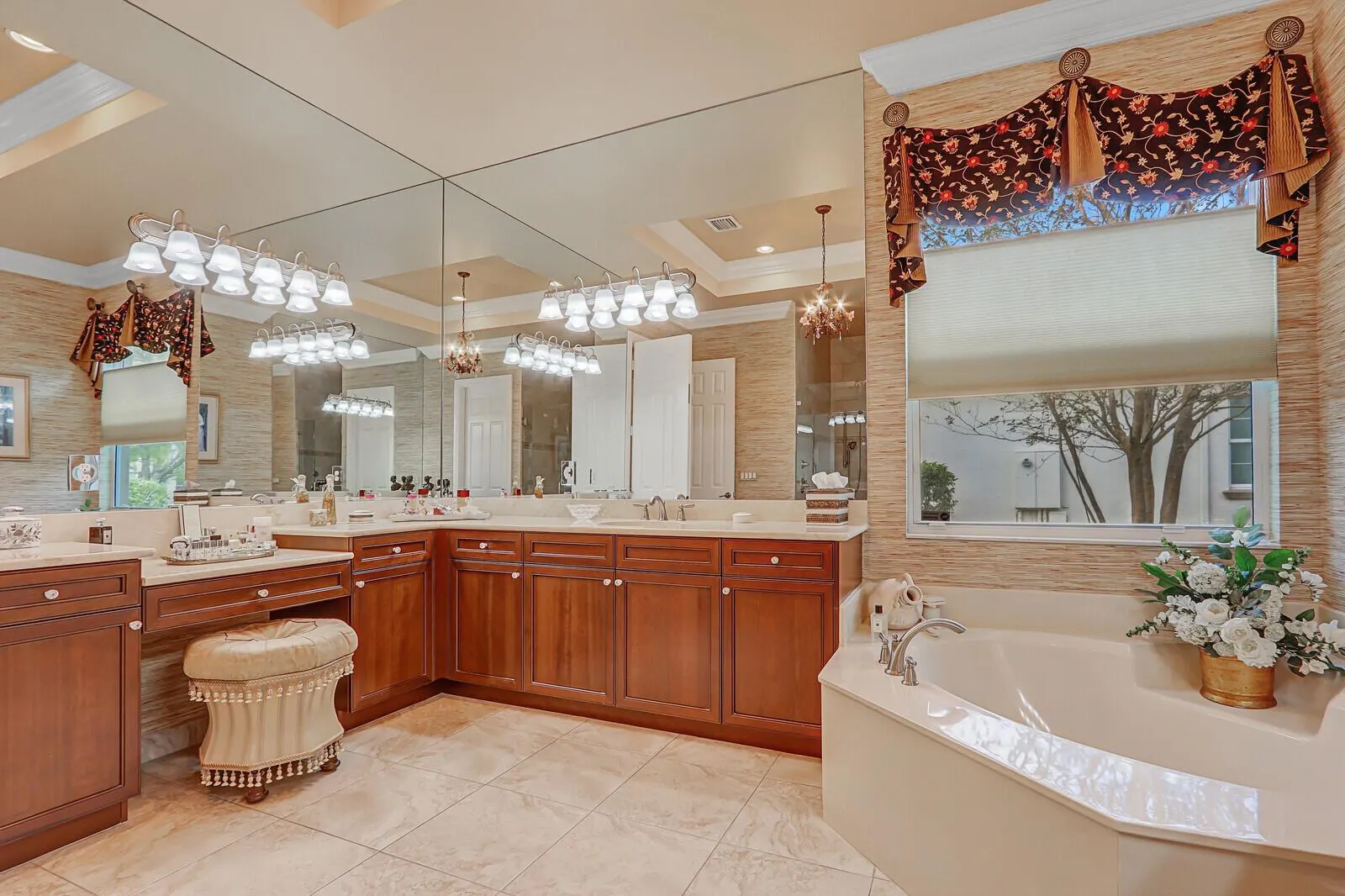 11098 Lynwood Palm Way