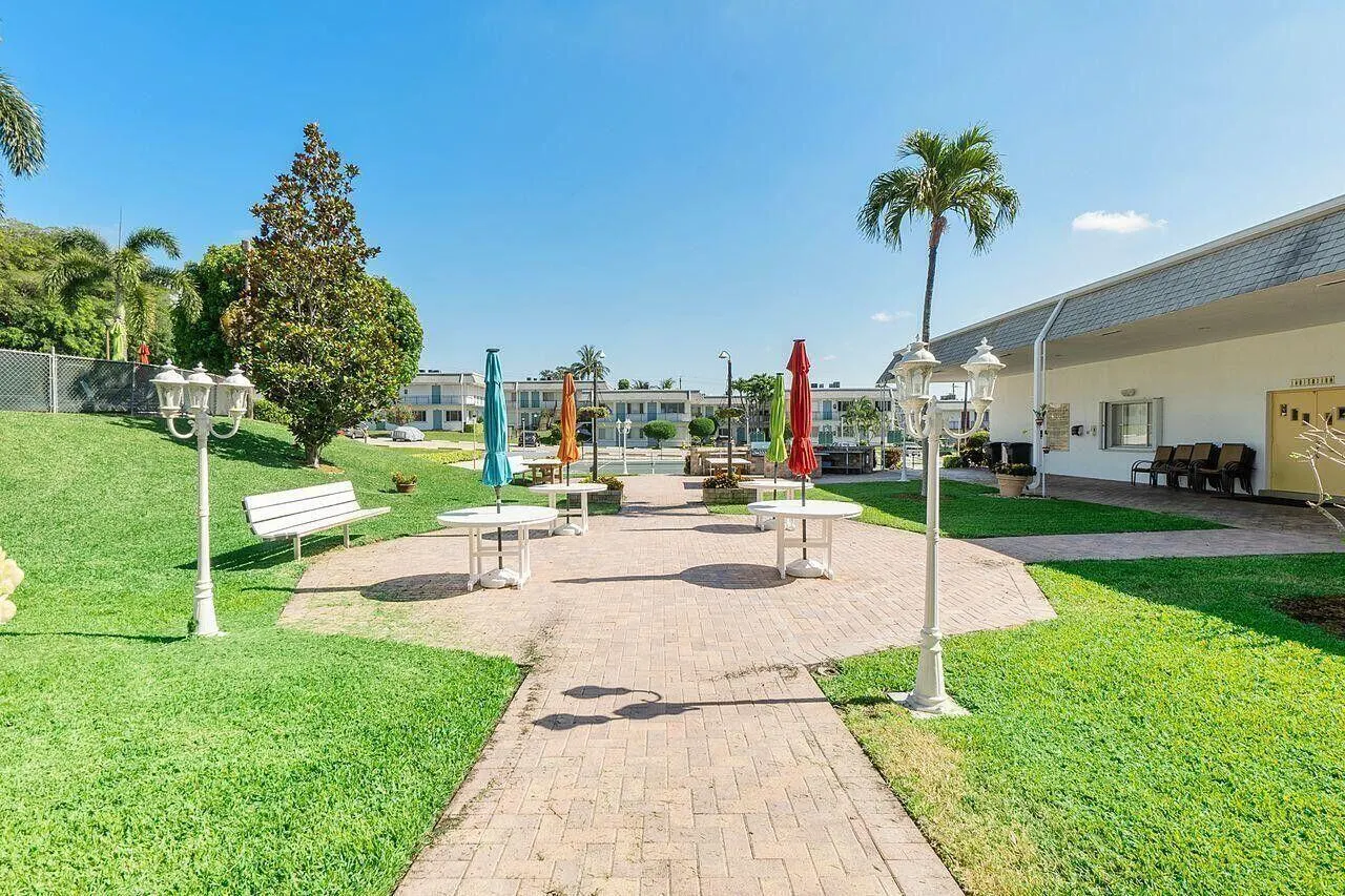 3280 Cynthia Lane, #211