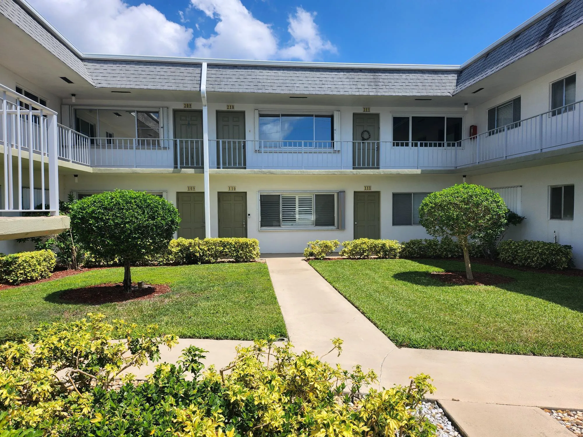 3280 Cynthia Lane, #211