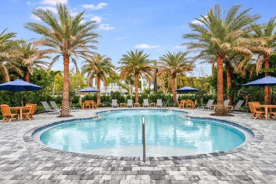 1857 Spoonbill Court