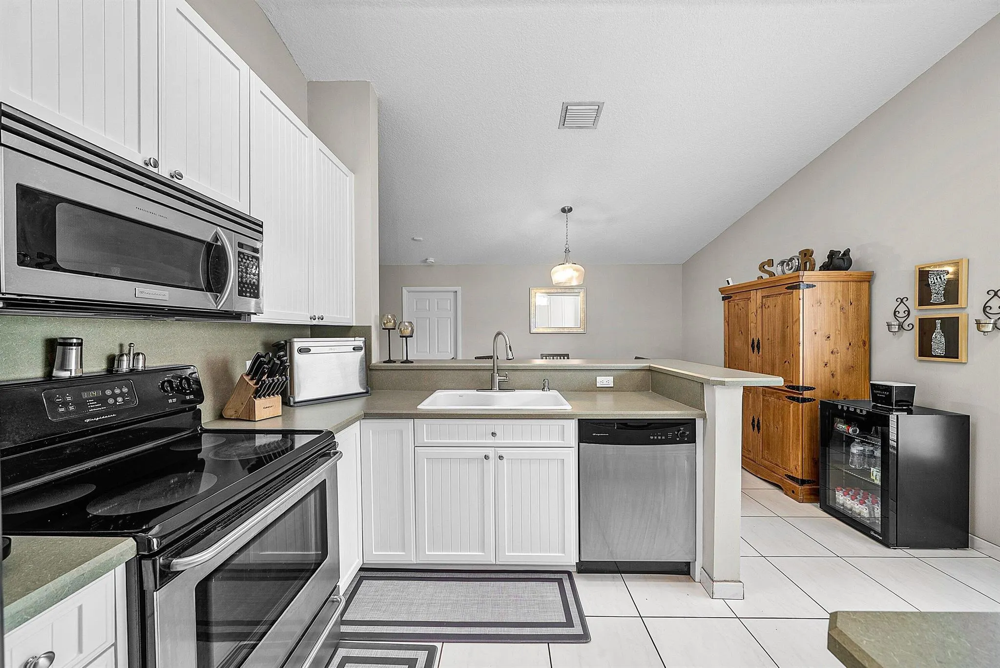 6911 Beacon Hollow Turn