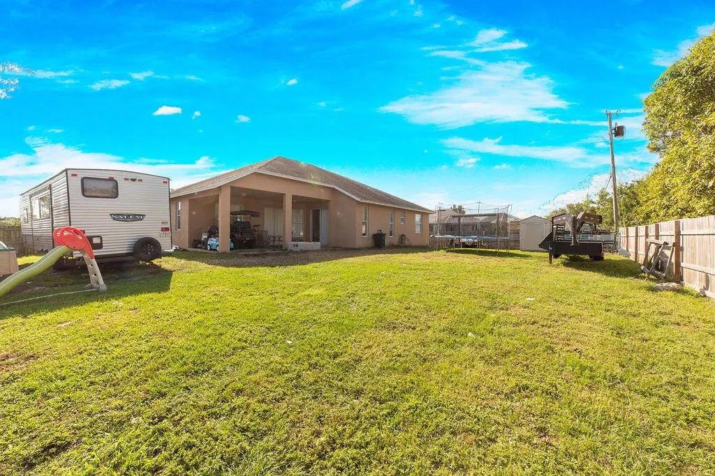 901 SW Versailles Avenue