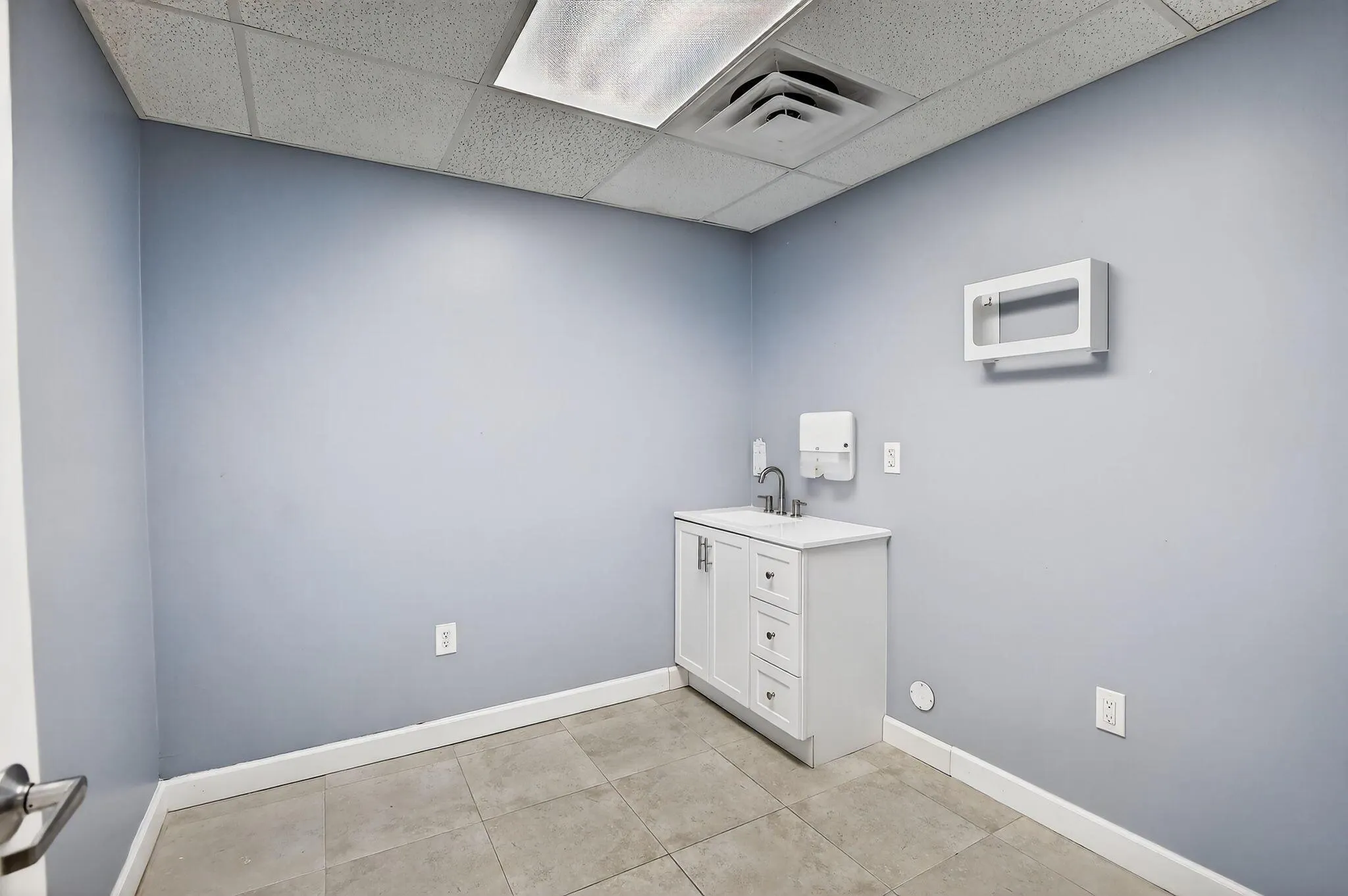 3157 N University Drive, #106, 107-108