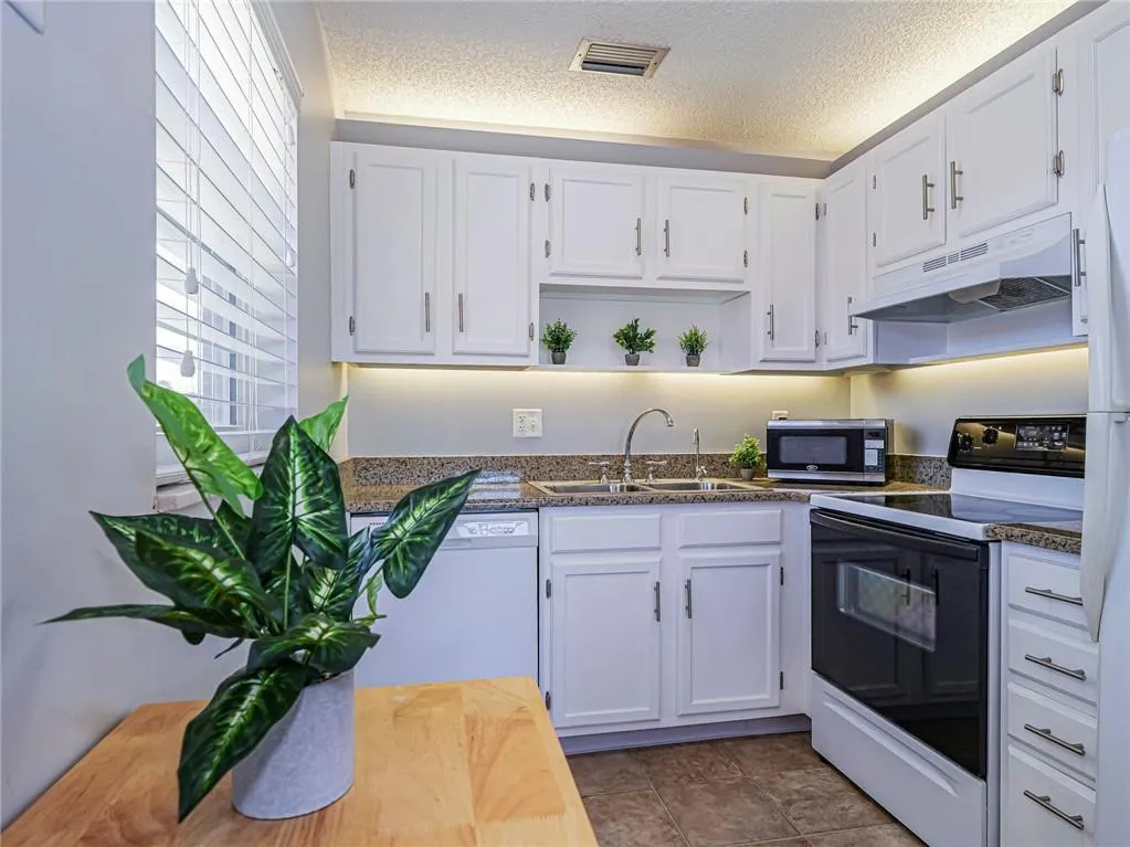66 Woodland Drive, #203